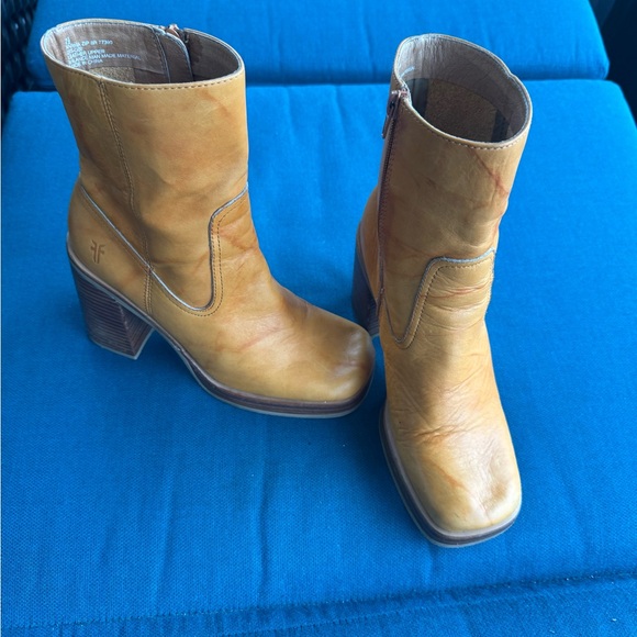 Vintage Frye Karma
Platform Boots size 7 1/2 - Picture 5 of 8